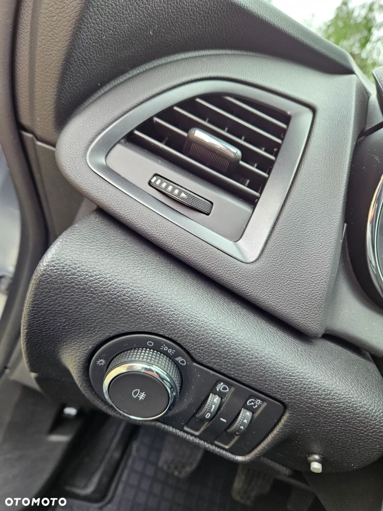 Opel Astra IV 1.6 CDTI Essentia - 19
