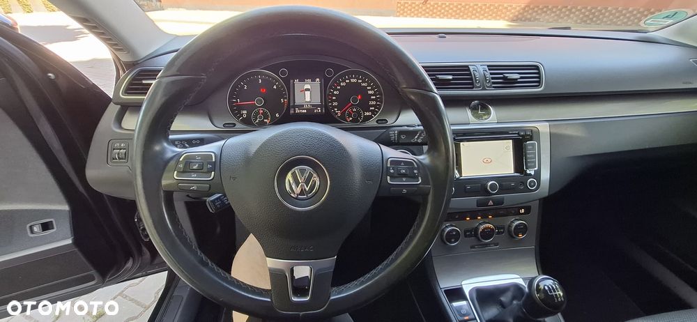 Volkswagen Passat 2.0 Blue TDI SCR Highline - 16