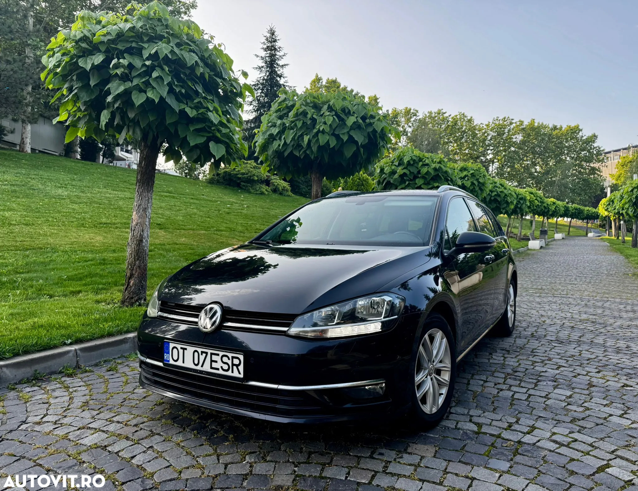 Volkswagen Golf 2.0 TDI Comfortline - 7