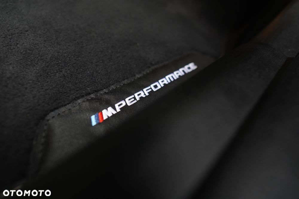 BMW M4 CSL sport - 12