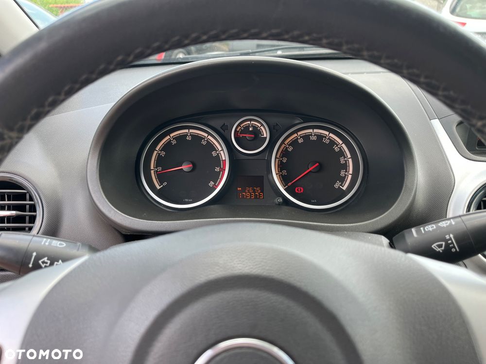 Opel Corsa 1.4 16V Satellite - 12