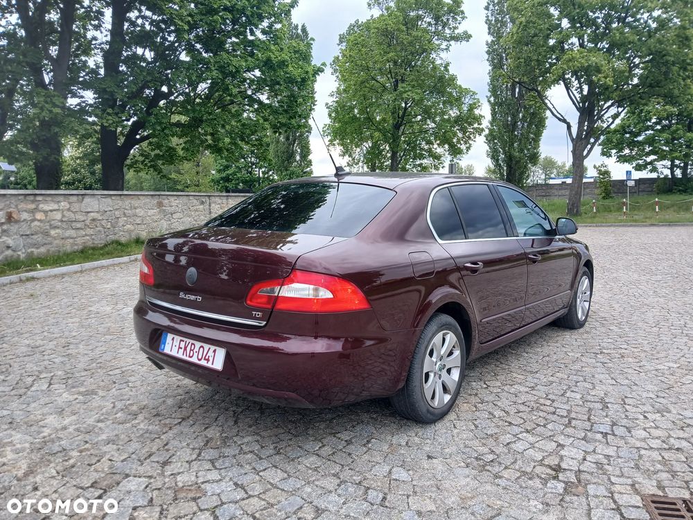 Skoda Superb 2.0 TDI DPF Elegance - 8