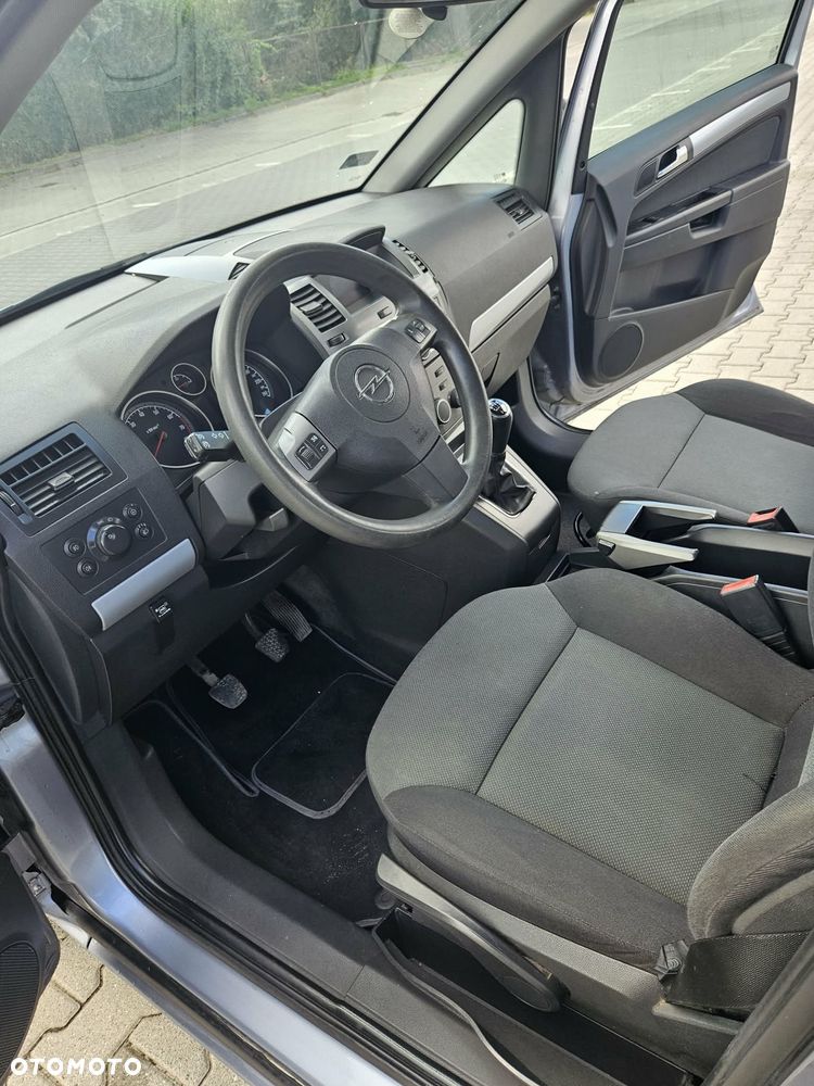 Opel Zafira - 2