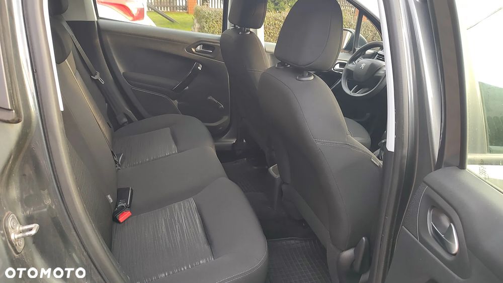 Peugeot 208 - 11
