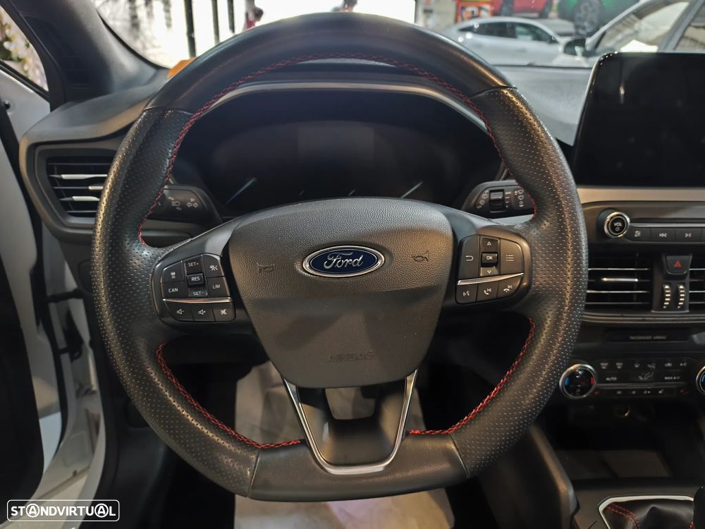 Ford Focus 1.0 EcoBoost MHEV ST-Line - 11