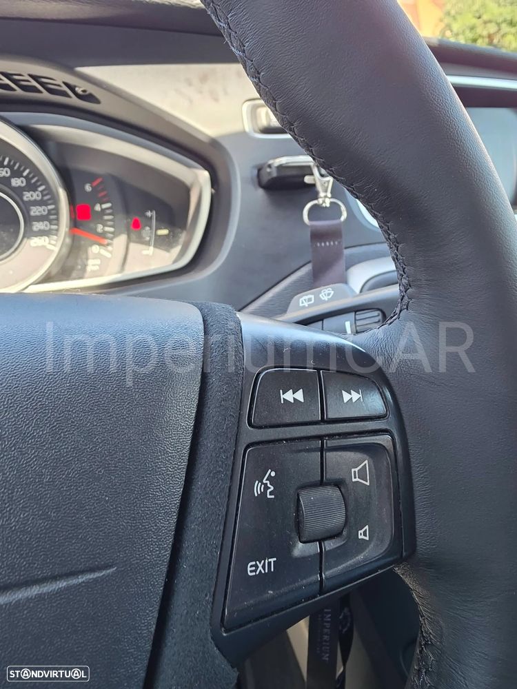 Volvo V40 Cross Country D2 Momentum - 17