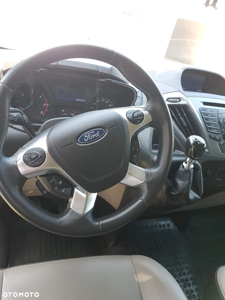Ford Tourneo Custom - 23