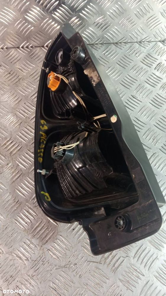 LAMPA PRAWA TYLNA CITROEN C3 PICASSO 1.4I - 2