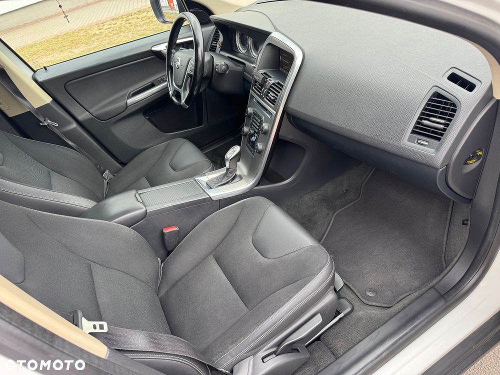 Volvo XC 60 D4 Geartronic Momentum - 11