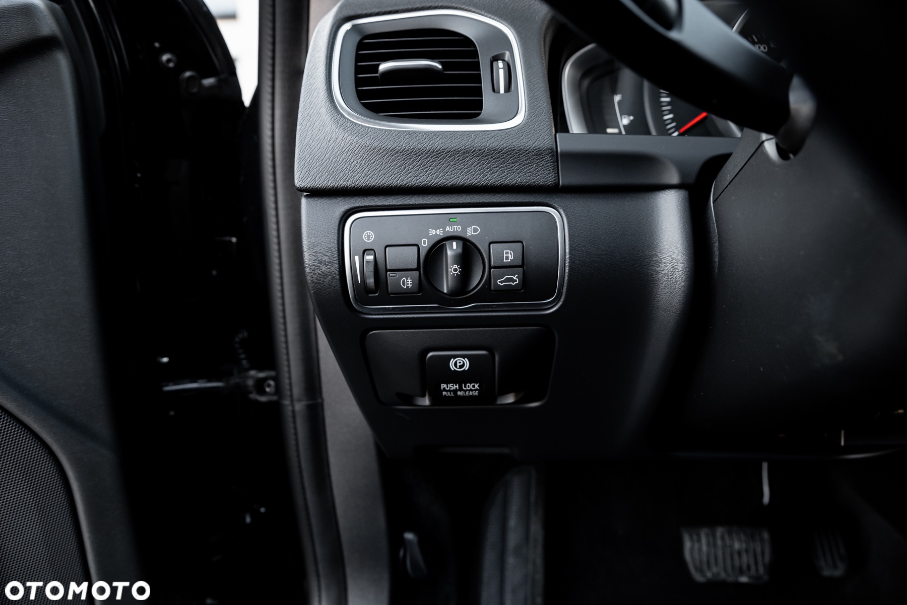 Volvo V60 D4 AWD Geartronic Momentum - 25