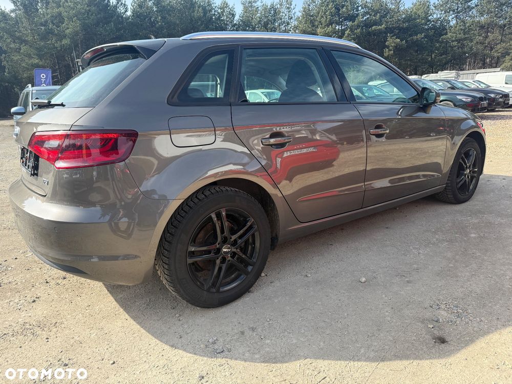 Audi A3 Sportback 1.4 TFSI Ambiente - 5