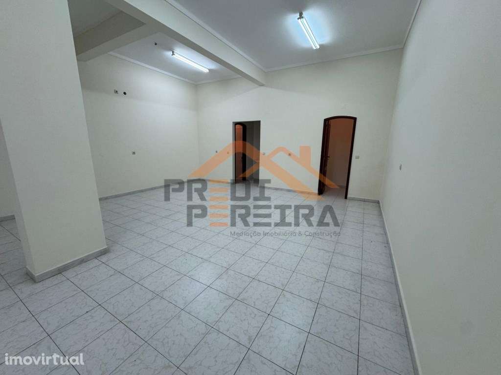 Loja com 48 m2, situada na Agualva - Cacém. - Grande imagem: 5/16