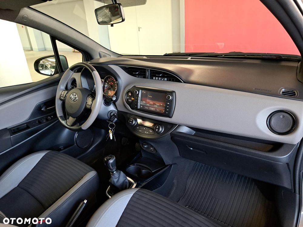 Toyota Yaris 1.33 Selection Platinum - 17