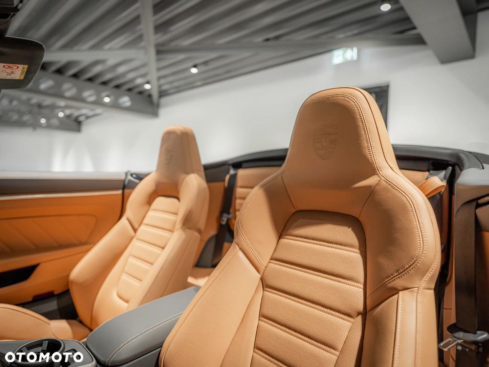 Porsche 911 Carrera GTS Cabrio - 22
