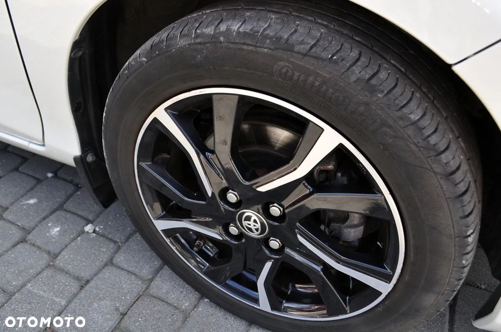 Toyota Yaris Hybrid 100 Selection Platinum - 9