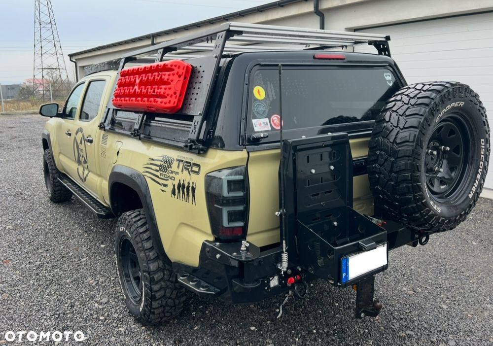 Toyota Tacoma - 4