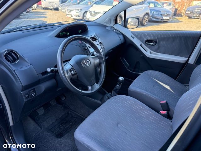Toyota Yaris - 18