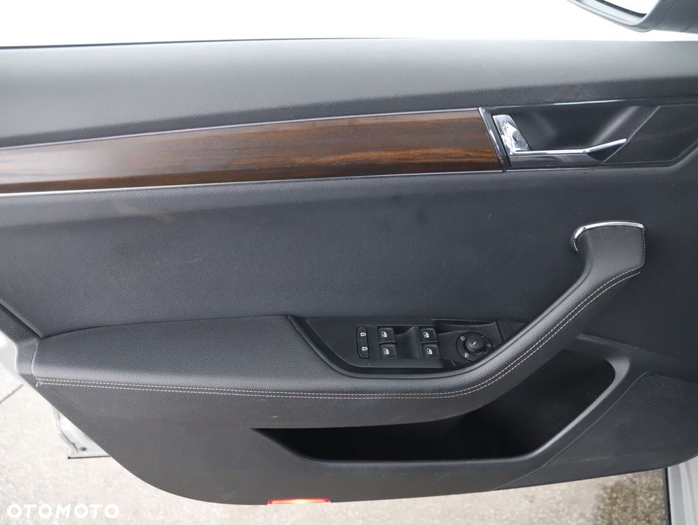 Skoda Superb 2.0 TDI SCR 4x4 Scout DSG - 10