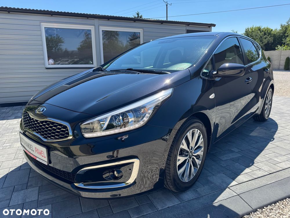 Kia Ceed 1.6 GDI Dream-Team Edition - 1