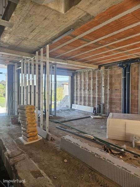 Vendo Moradia em estrutura Braga - Grande imagem: 3/8