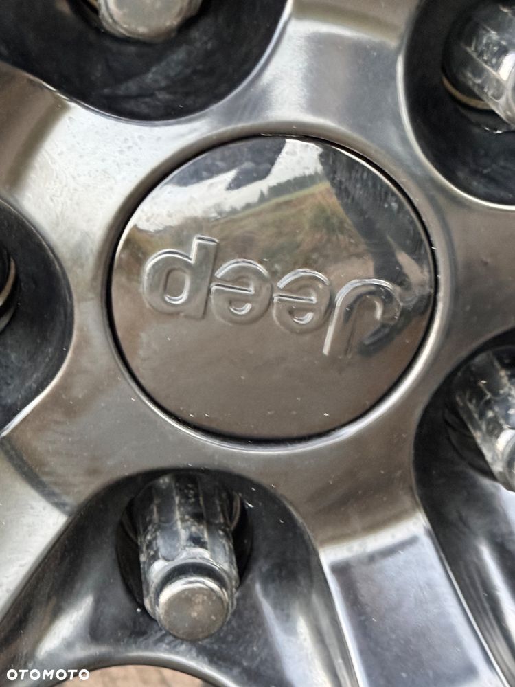 Jeep Grand Cherokee - 16