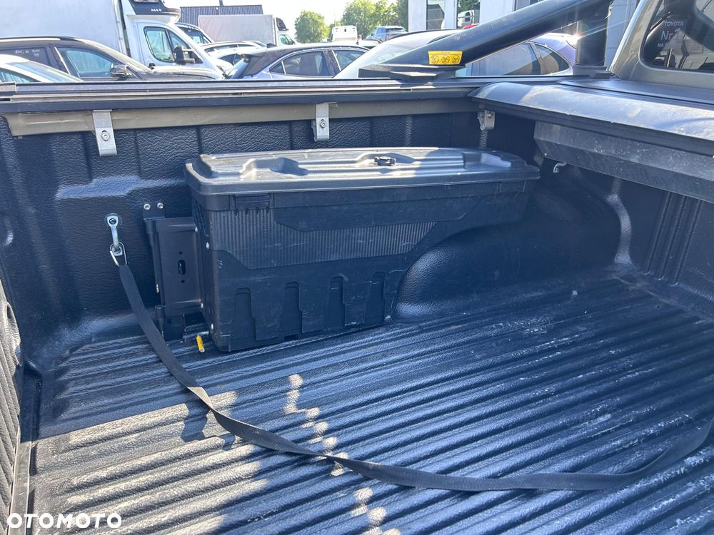 Toyota Hilux 2.8 D-4D Double Cab Invincible Sport 4x4 - 6