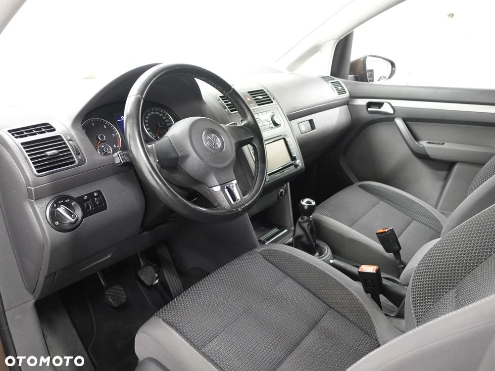 Volkswagen Touran - 19