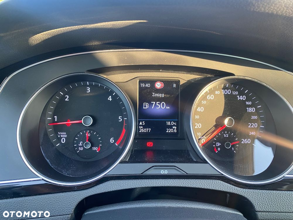 Volkswagen Passat 2.0 TDI SCR Elegance DSG - 23