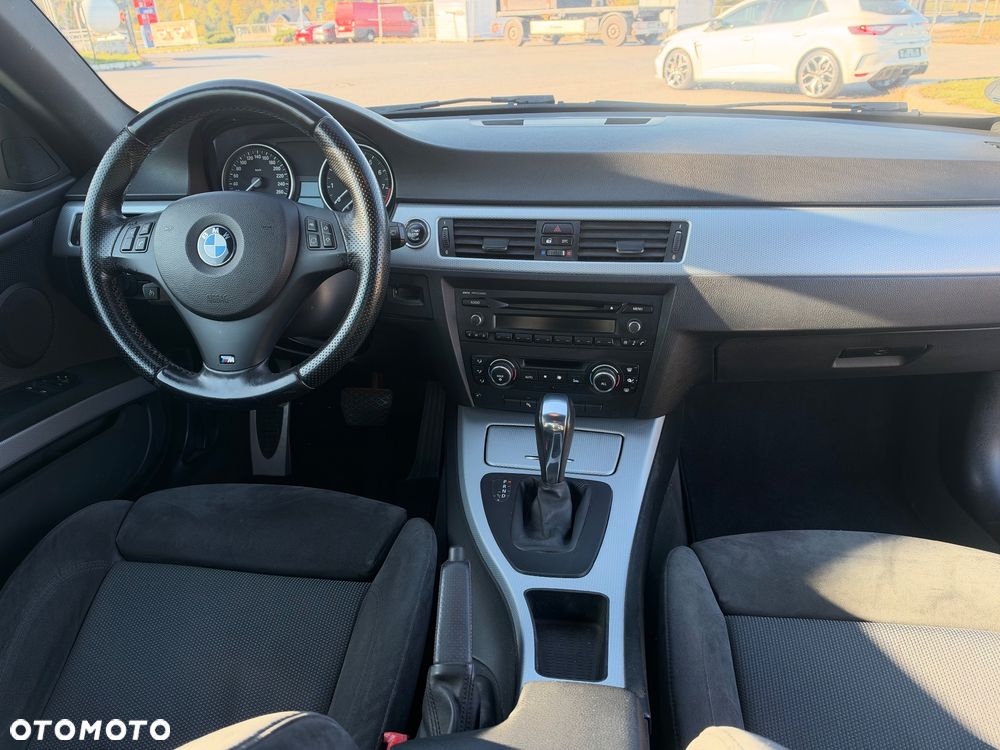 BMW Seria 3 330i xDrive M Sport Edition - 11