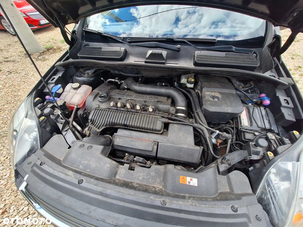 Ford Kuga 2.5 4x4 Titanium - 35
