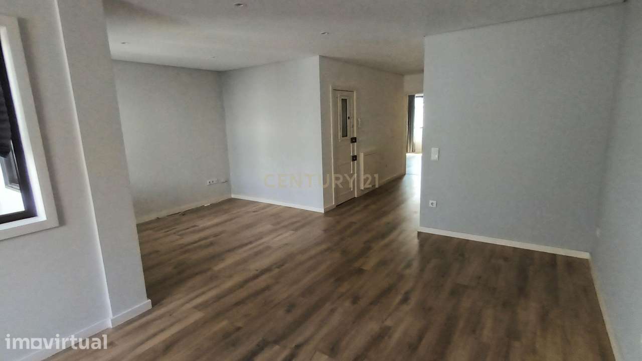 ARRENDA SE APARTAMENTO T2 – Faria Guimarães / Marquês, Porto - Grande imagem: 4/18