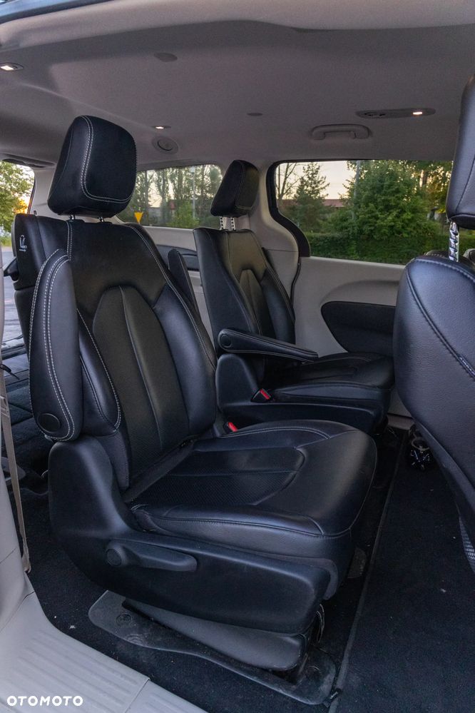Chrysler Pacifica - 27