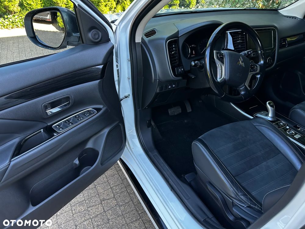 Mitsubishi Outlander Intense + - 19