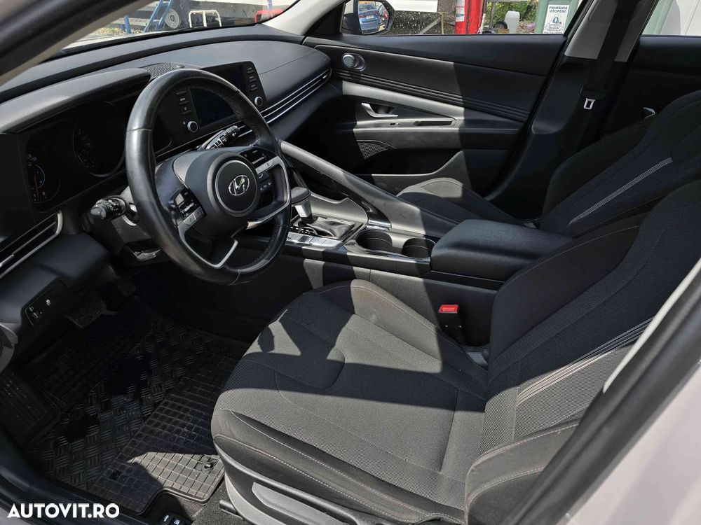 Hyundai Elantra - 9