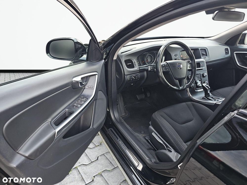 Volvo V60 Cross Country - 12