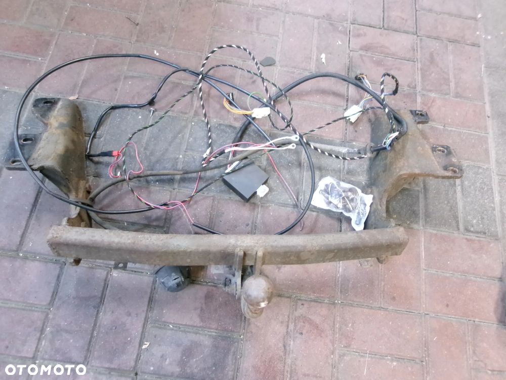 HAK HOLOWNICZY TOYOTA VERSO 09-18 - 1
