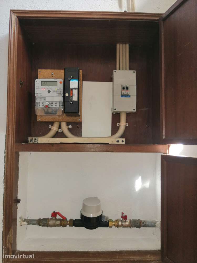 Alugo a garagem/armazém/arrecadação com entrada autónoma em Merces. - Grande imagem: 5/6