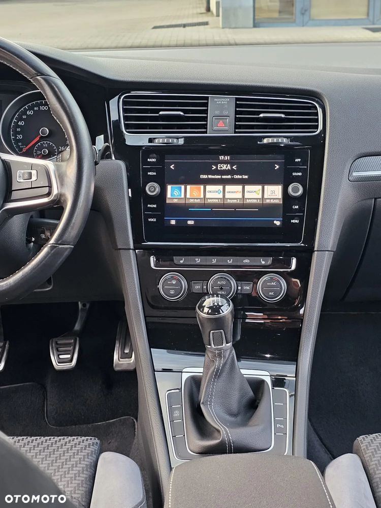 Volkswagen Golf - 28