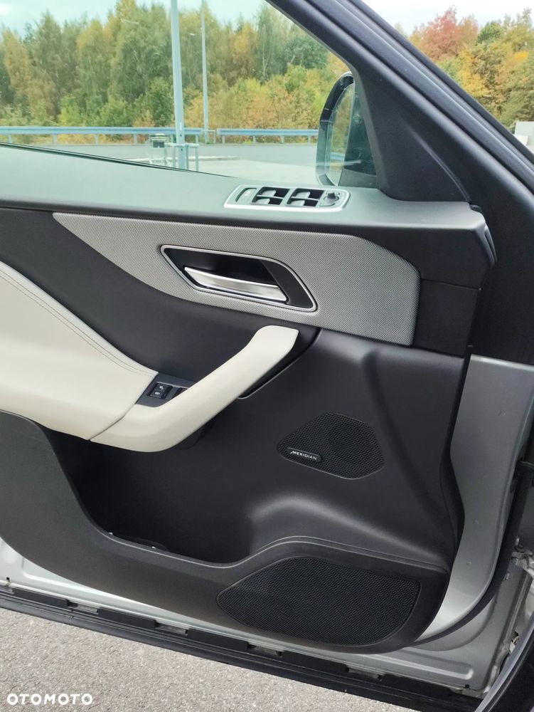 Jaguar F-Pace - 22