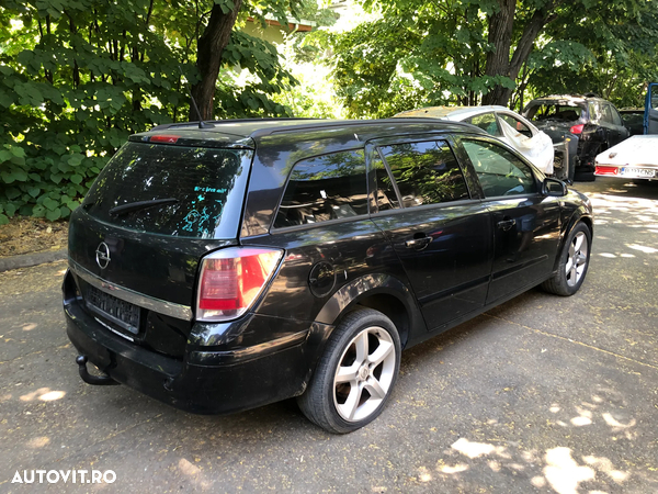 Dezmembrez Opel Astra H break 1.9 TDI 2006 120cp