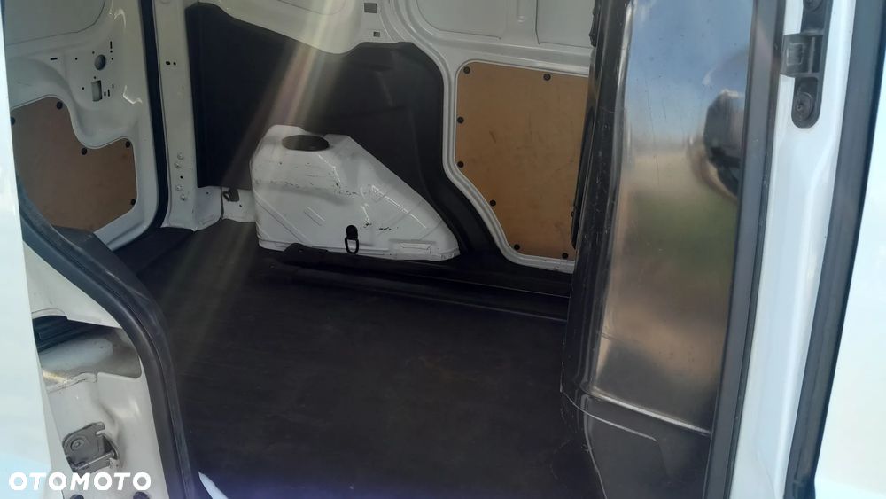 Ford Transit Courier - 7