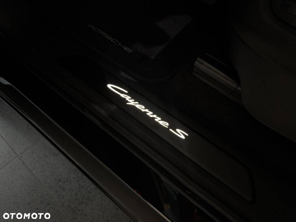 Porsche Cayenne - 16