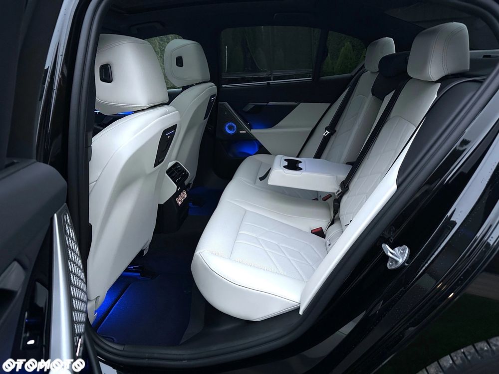 BMW Seria 5 520d xDrive mHEV M Sport - 28
