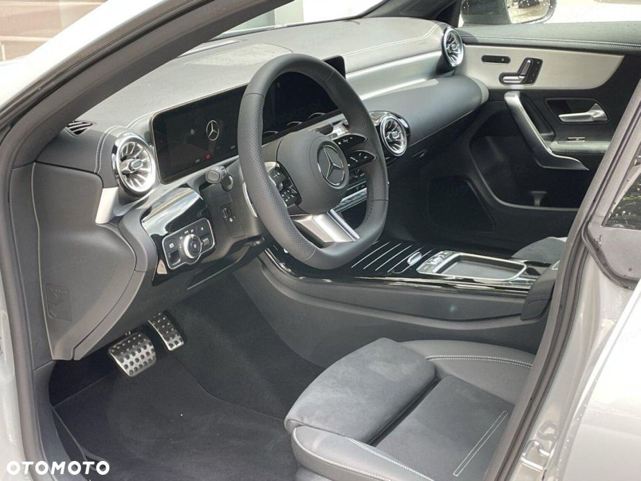 Mercedes-Benz CLA 250 4-Matic AMG Line 7G-DCT - 9