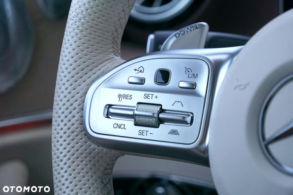 Mercedes-Benz Klasa E AMG 53 4-Matic+ 9G-TRONIC - 32
