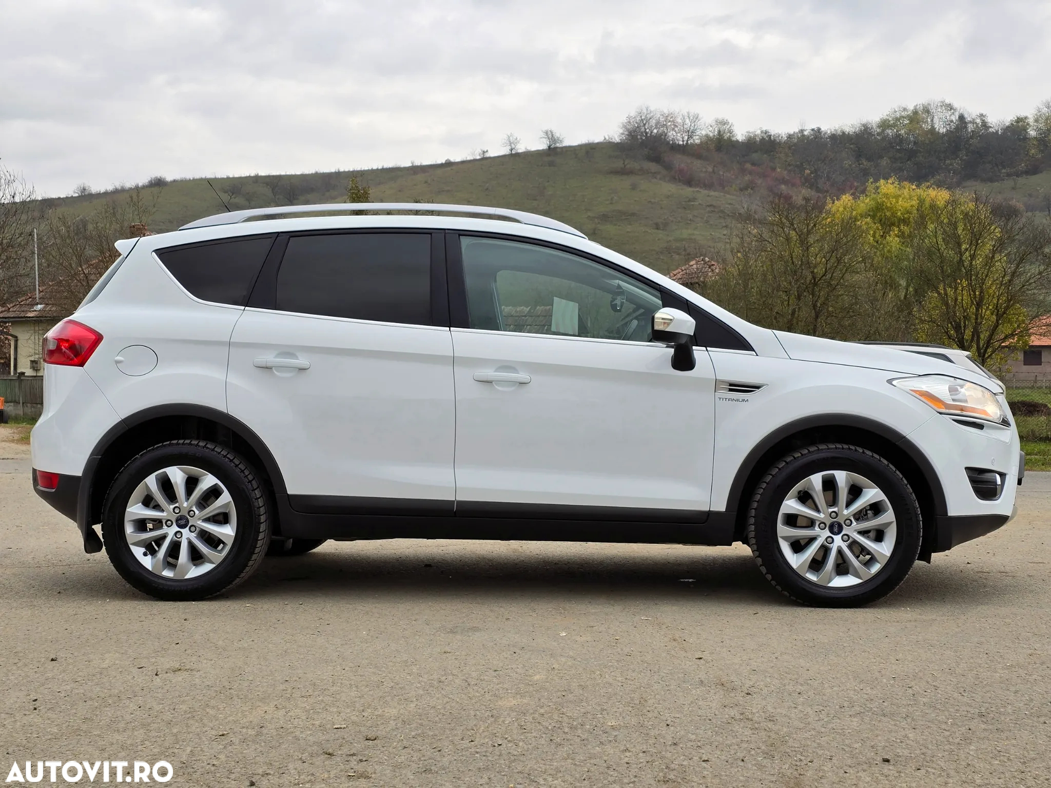 Ford Kuga 2.0 TDCi 2x4 Titanium - 14