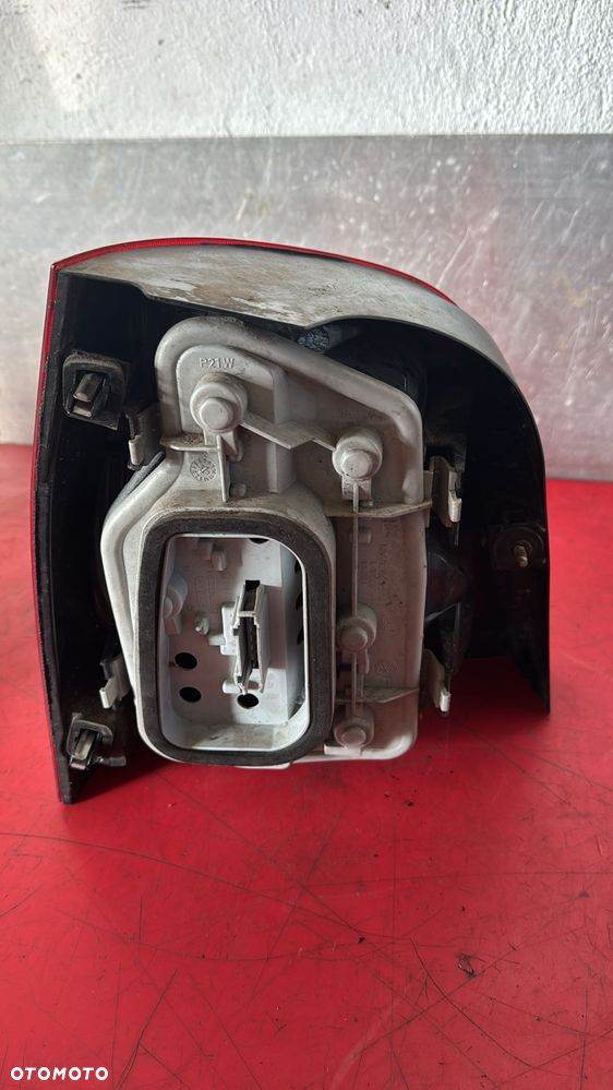 LAMPA PRAWA TYLNA VW POLO 9N - 3