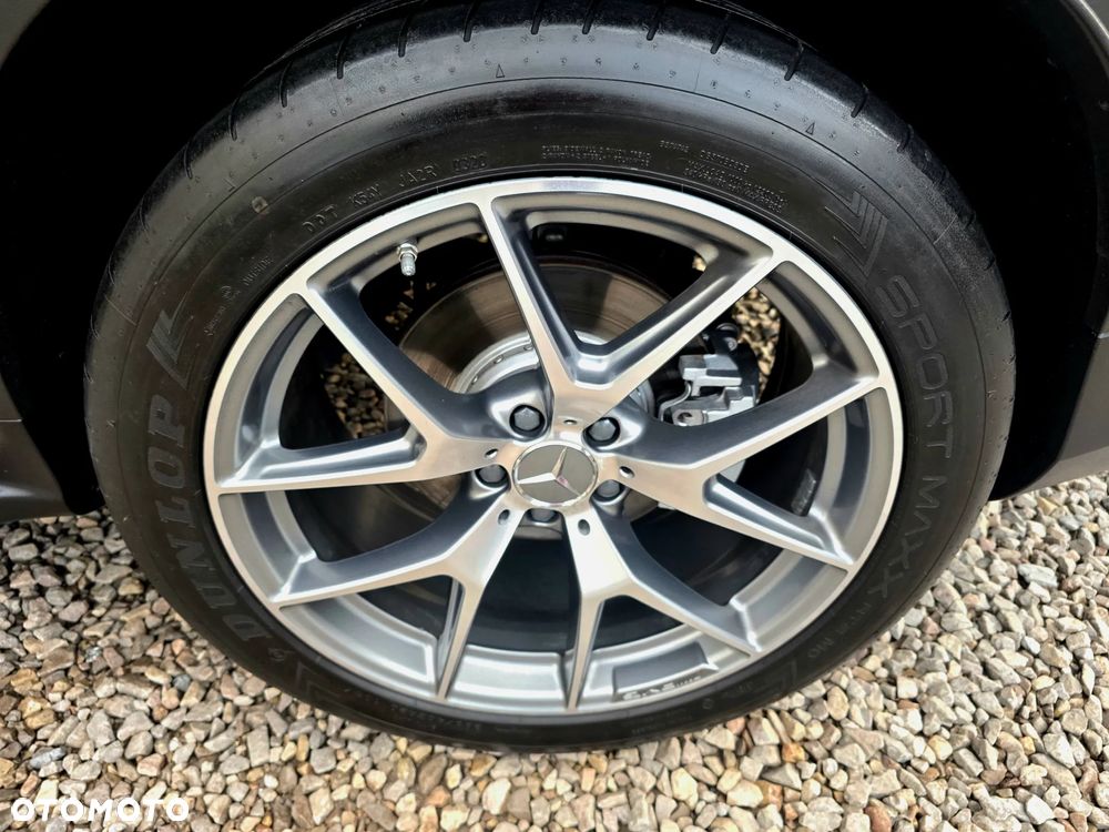 Mercedes-Benz GLC - 32