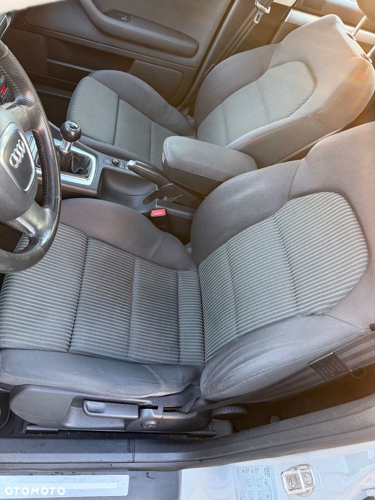 Audi A4 Avant 2.0 TDI - 10