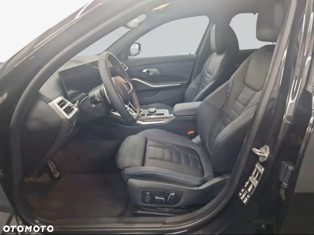 BMW Seria 3 330d xDrive mHEV M Sport - 16